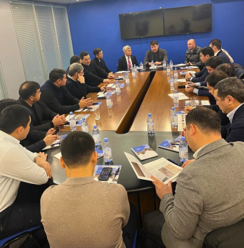 На завод «Выбор Казахстан» в Астане прибыла делегация из представителей власти, которые отвечают за сферу благоустройства